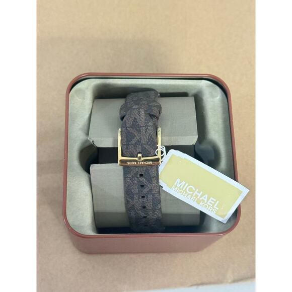 Michael Kors MK6979 Oversized Runway Dive Pavé Gold-Tone and Logo Watch - Picture 2 of 5